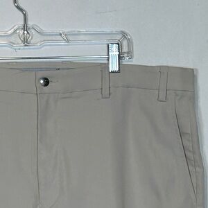 Callaway Men’s‎ Golf Slacks Beige Fabric 100% Polyester 40x30